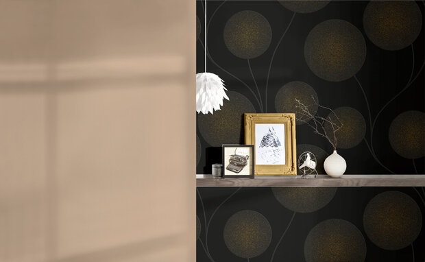 zwart charcoal grafische bloem /rond met  gouden glitter vlies behang